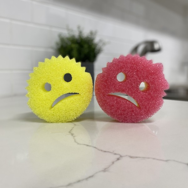 Scrub Daddy & Scrub Mommy Cranky Couple – Lustige Spülschwämme Mit FlexTexture: Weich Bei Warm, Hart Bei Kalt, Kratzfrei Für Alle Oberflächen! 2er-Pack